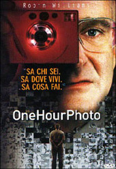 Copertina  One hour photo [Videoregistrazione]